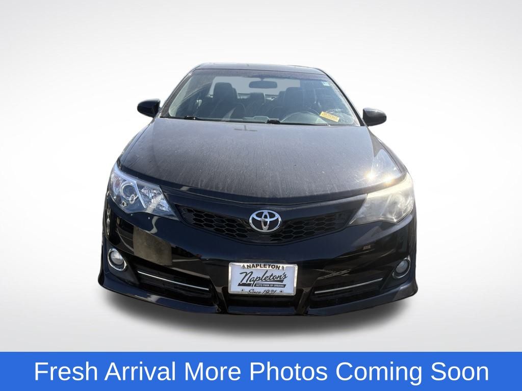 2014 Toyota Camry SE photo 2