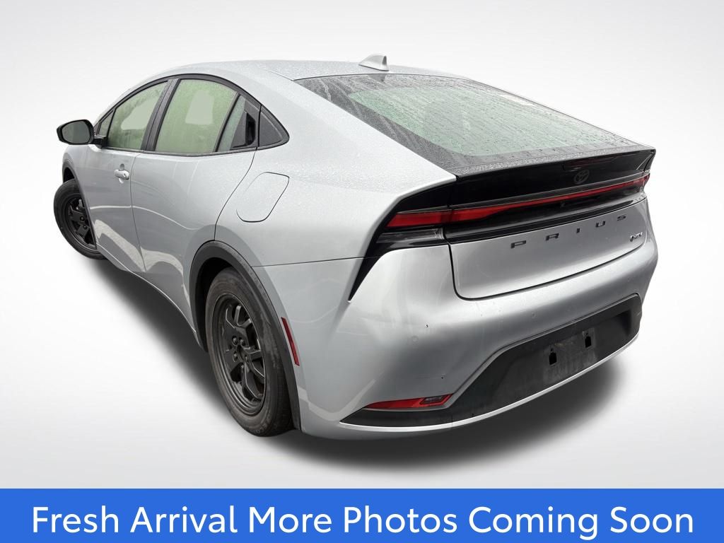 2024 Toyota Prius LE photo 3