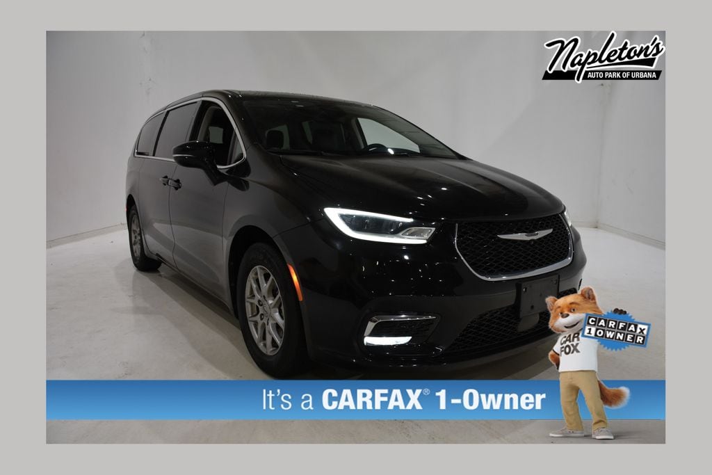 2024 Chrysler Pacifica Touring L's photo
