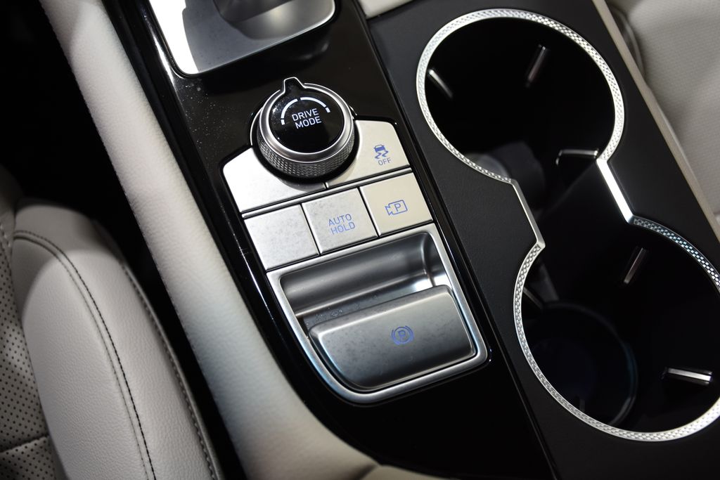 2025 GENESIS G70 Standard - Photo 20