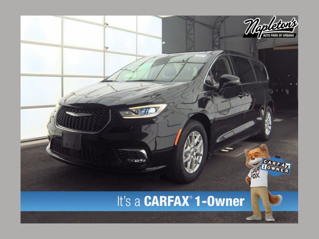 2024 Chrysler Pacifica Touring L's photo