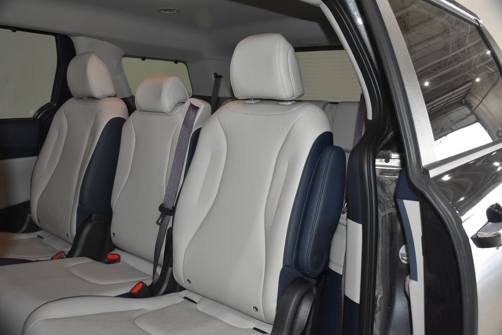 2026 Kia Carnival EX - Photo 32