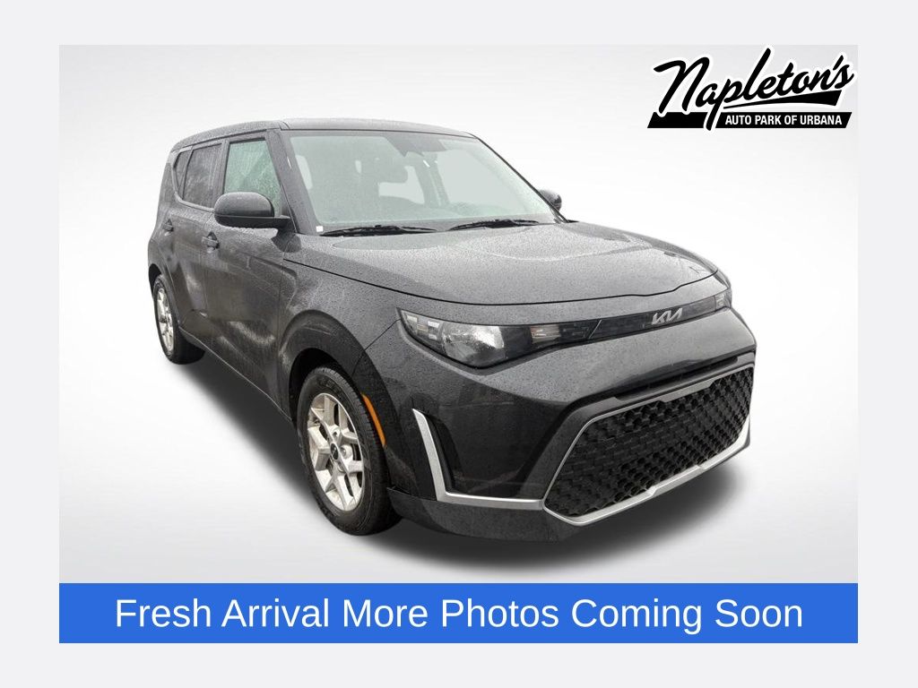 2023 Kia Soul LX's photo
