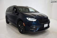 2023 Chrysler Pacifica Touring L Van Passenger Van