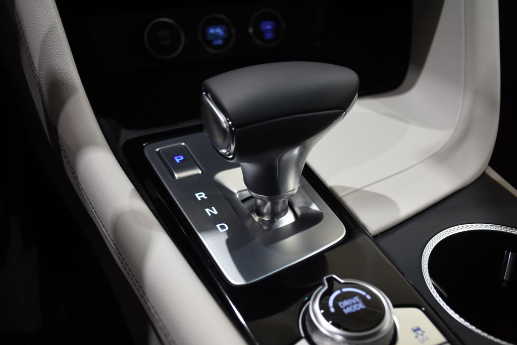 2025 GENESIS G70 Standard - Photo 19