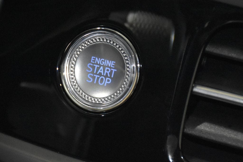 2025 GENESIS G70 Standard - Photo 12