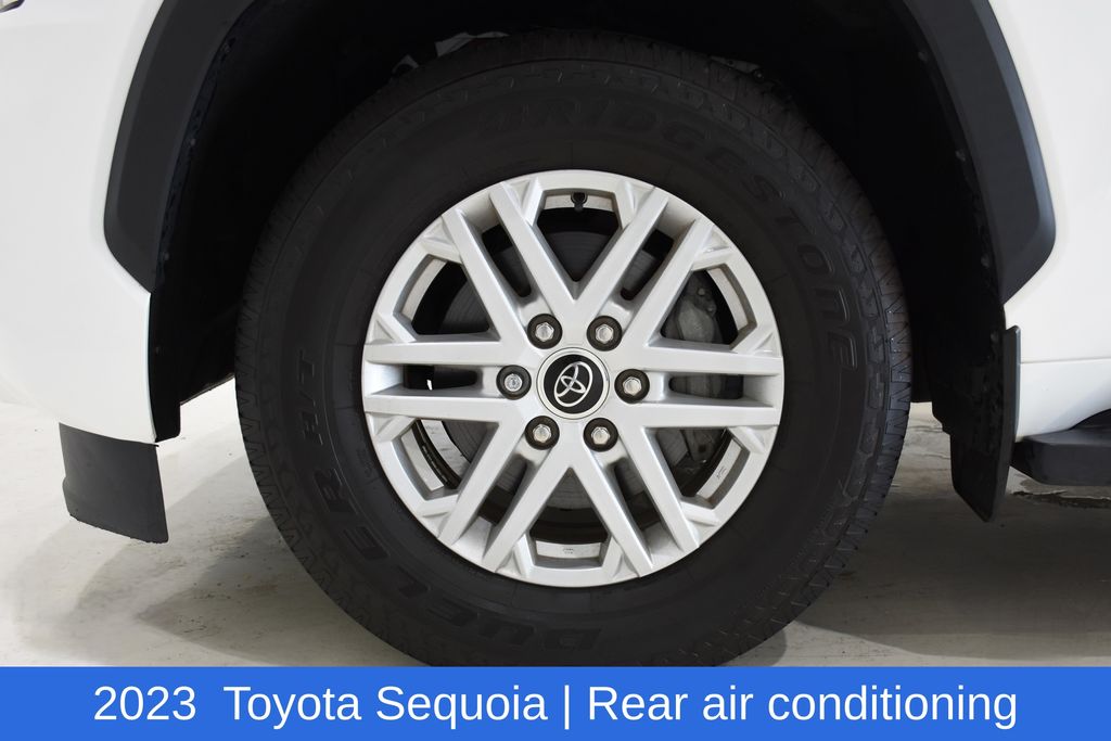 2023 Toyota Sequoia SR5 - Photo 6