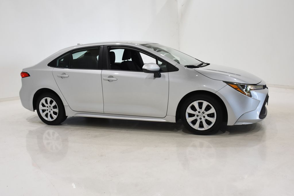 2023 Toyota Corolla LE photo 3