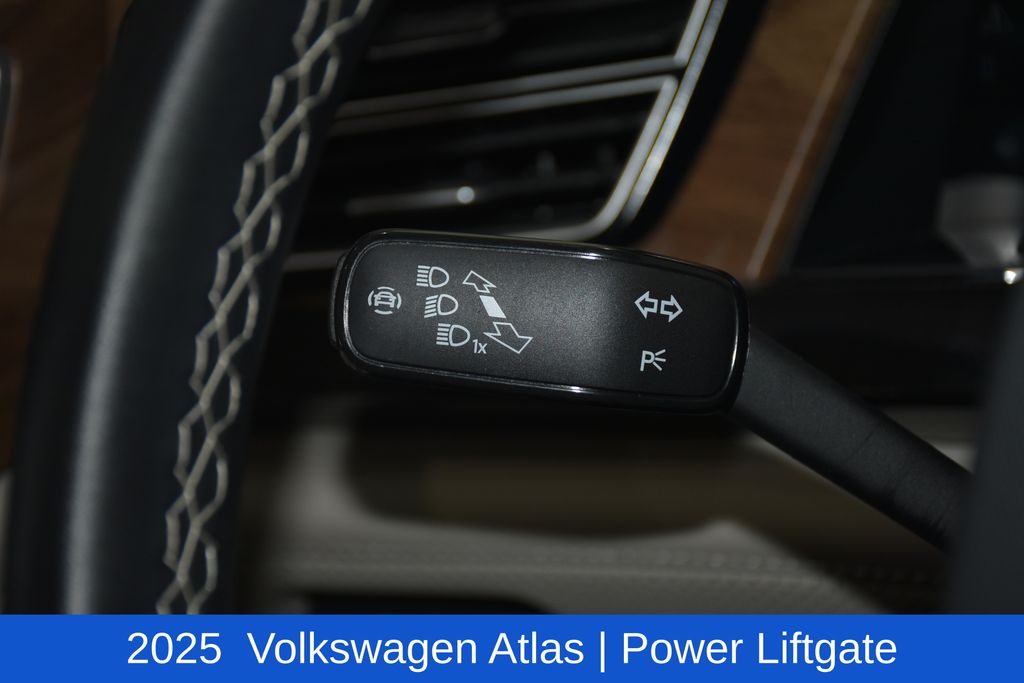 2025 Volkswagen Atlas SE w/Tech - Photo 10