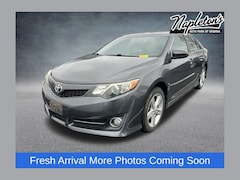 2014 Toyota Camry SE Sedan