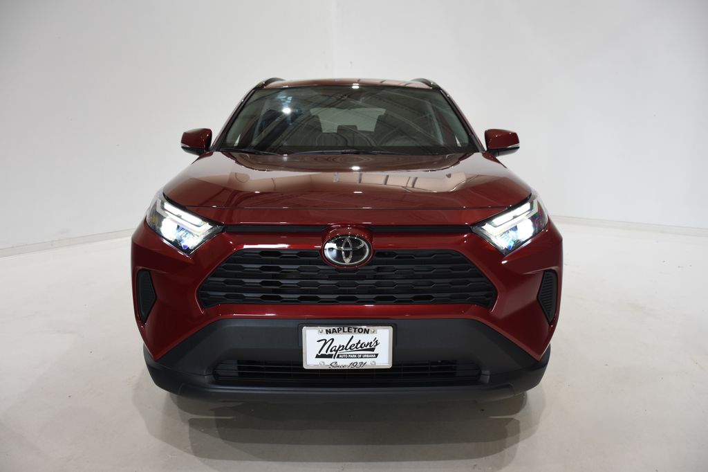 2022 Toyota RAV4 XLE photo 2