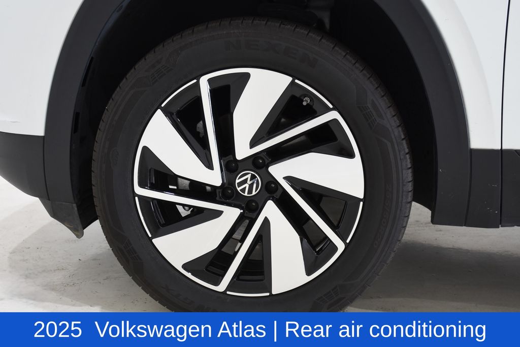 2025 Volkswagen Atlas SE w/Tech - Photo 6