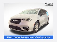 2024 Chrysler Pacifica Touring L Van Passenger Van