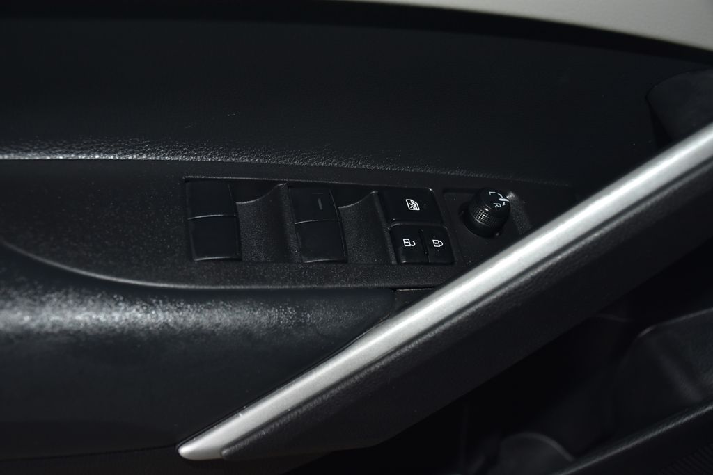 2025 Toyota Corolla Cross L - Photo 22