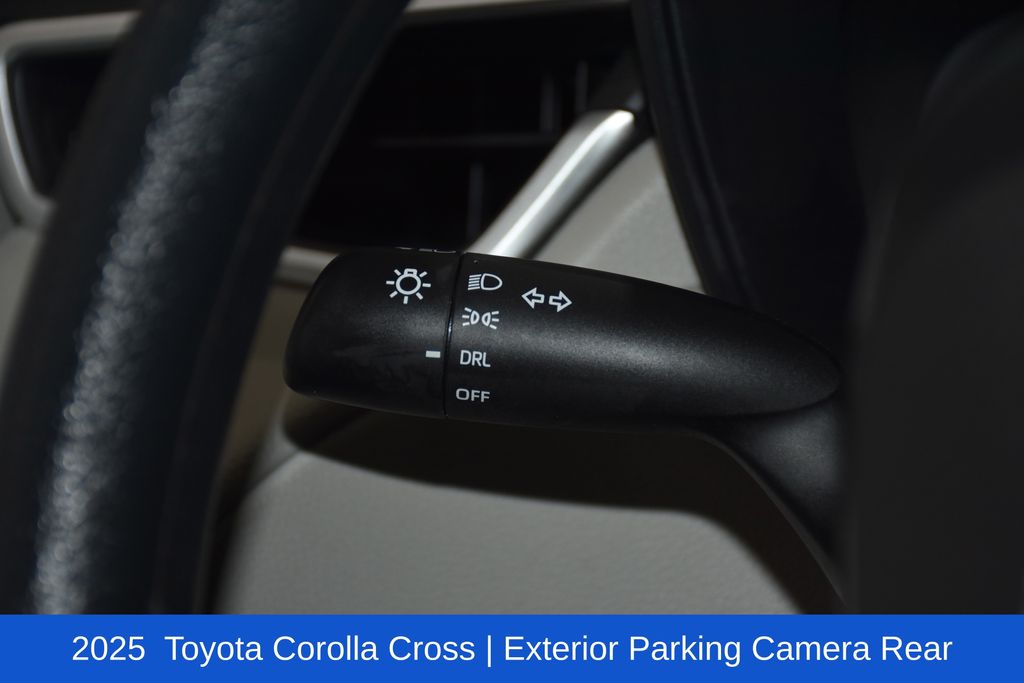 2025 Toyota Corolla Cross L - Photo 10