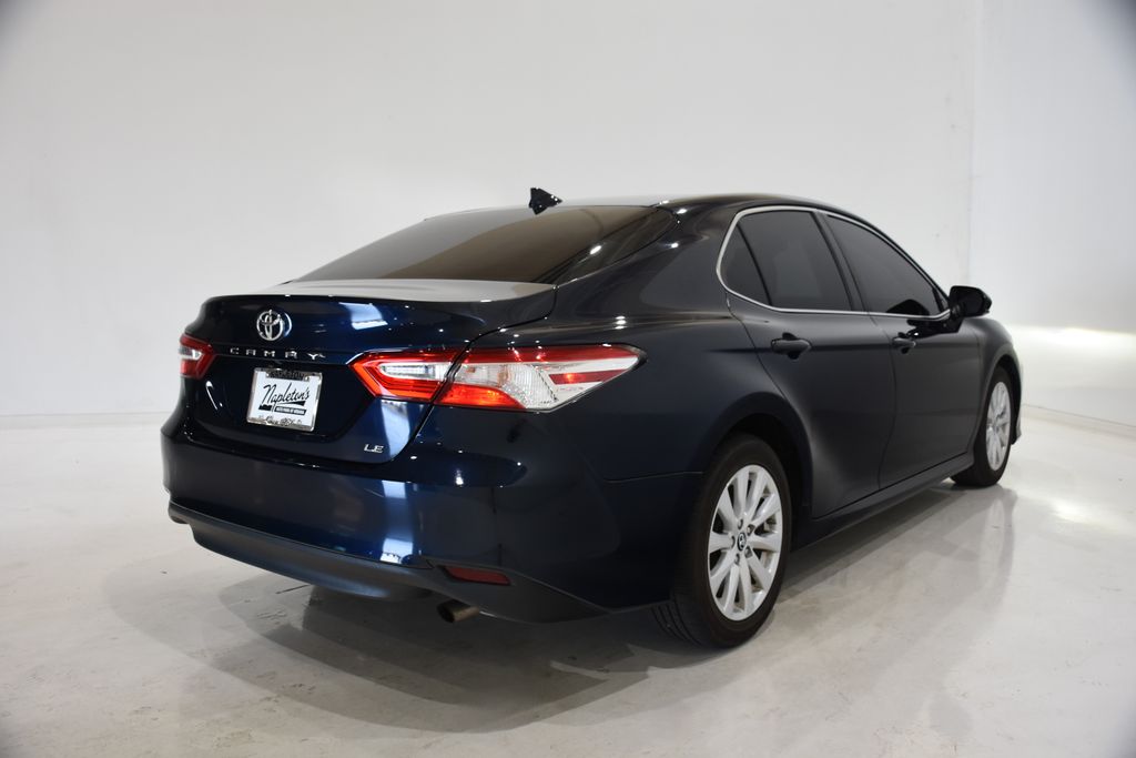 2019 Toyota Camry LE photo 4