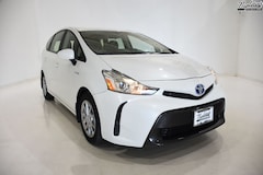 2017 Toyota Prius v Two Wagon