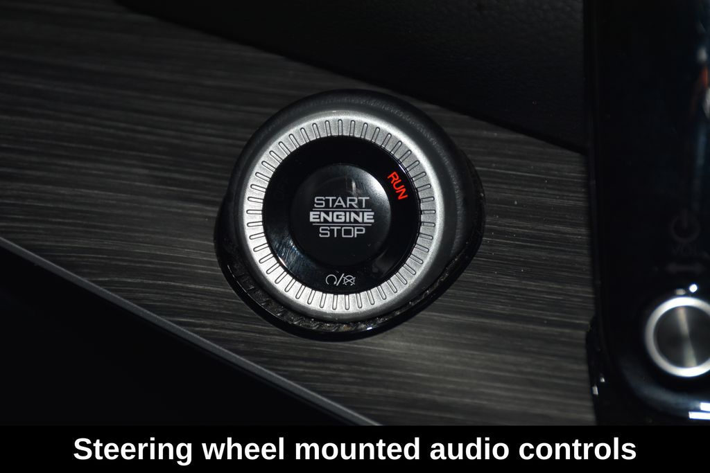 2024 Jeep Wagoneer L Series II - Photo 17