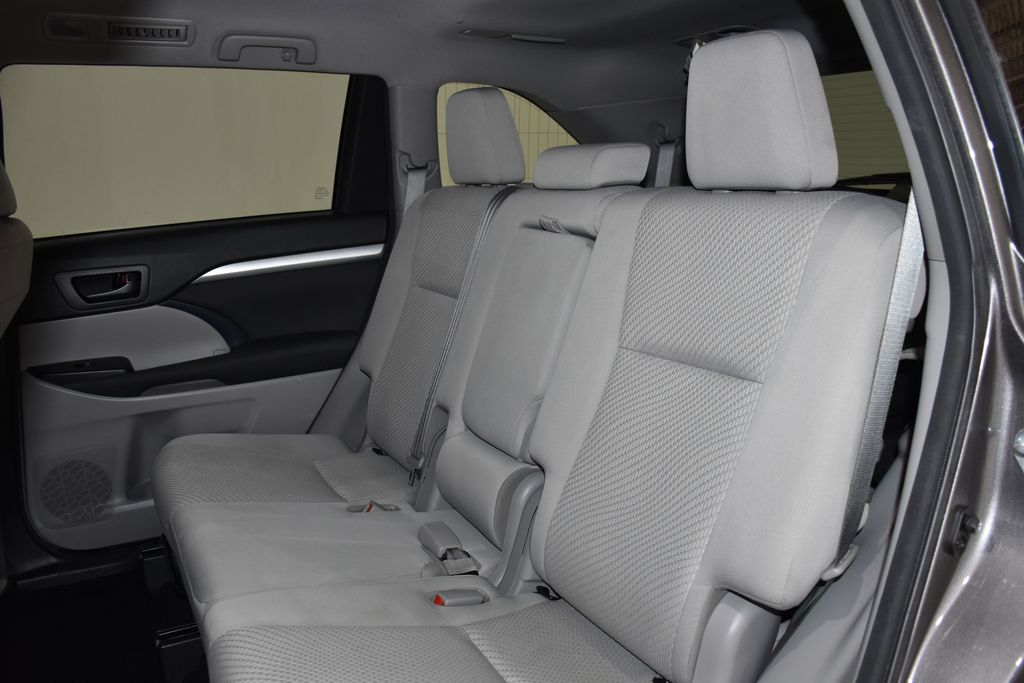 2017 Toyota Highlander LE - Photo 27