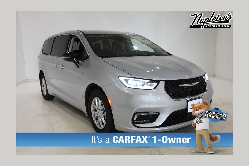 2024 Chrysler Pacifica Touring L's photo