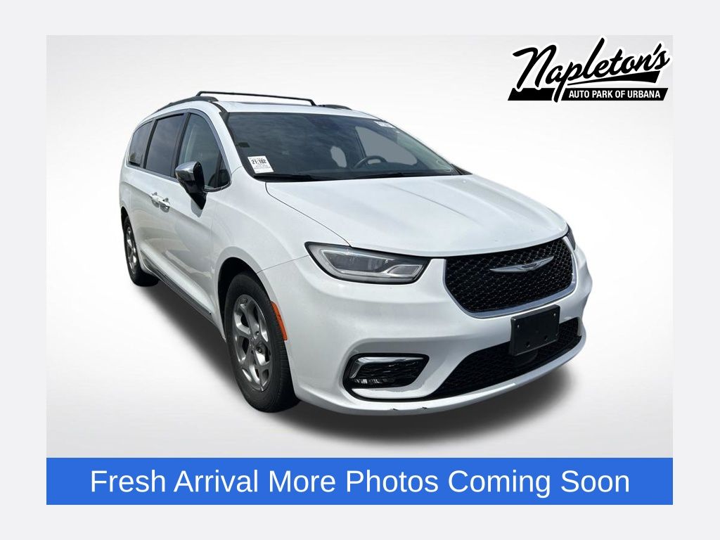 2023 Chrysler Pacifica Limited's photo