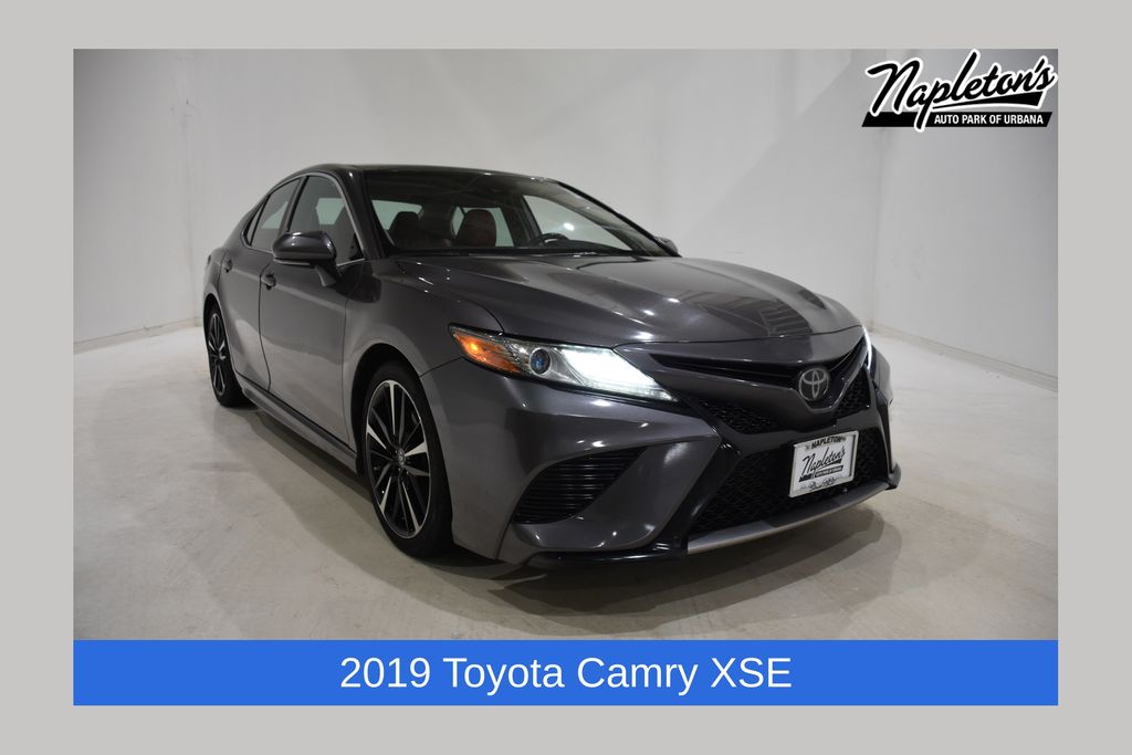 2019 Toyota Camry XSE's photo