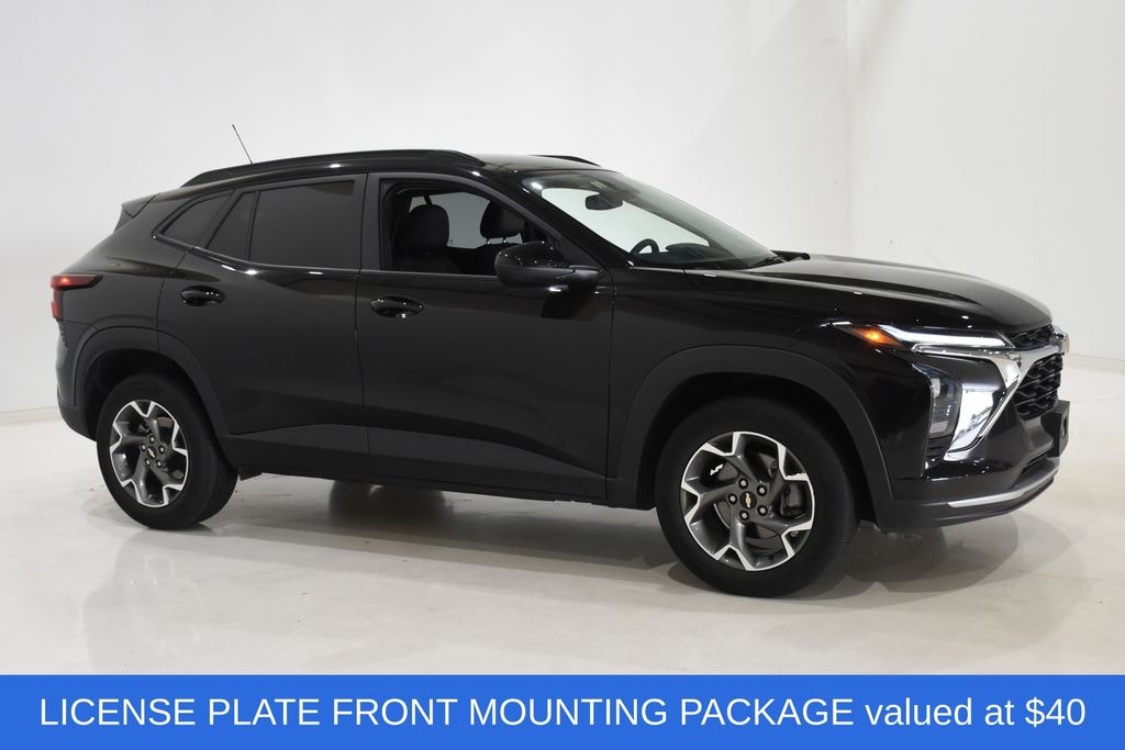 Used 2025 Chevrolet Trax LT SUV