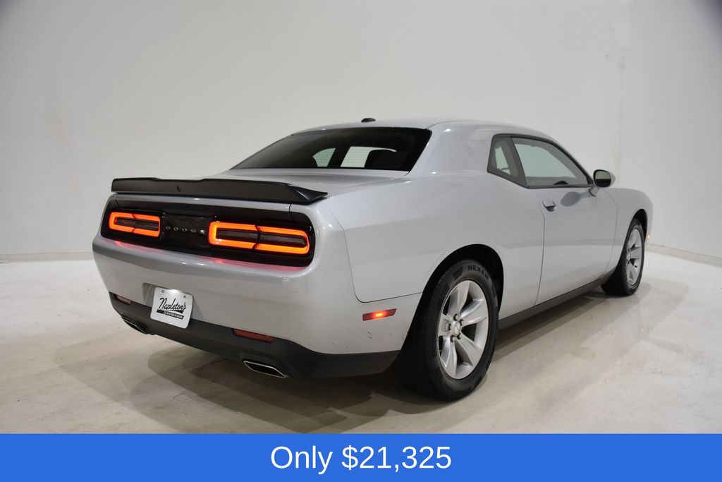 2023 Dodge Challenger SXT photo 4