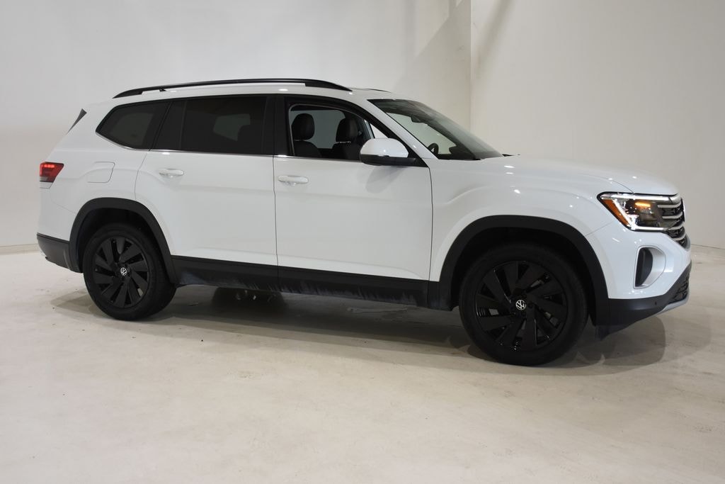 Used 2025 Volkswagen Atlas 2.0T SE w/Technology SUV