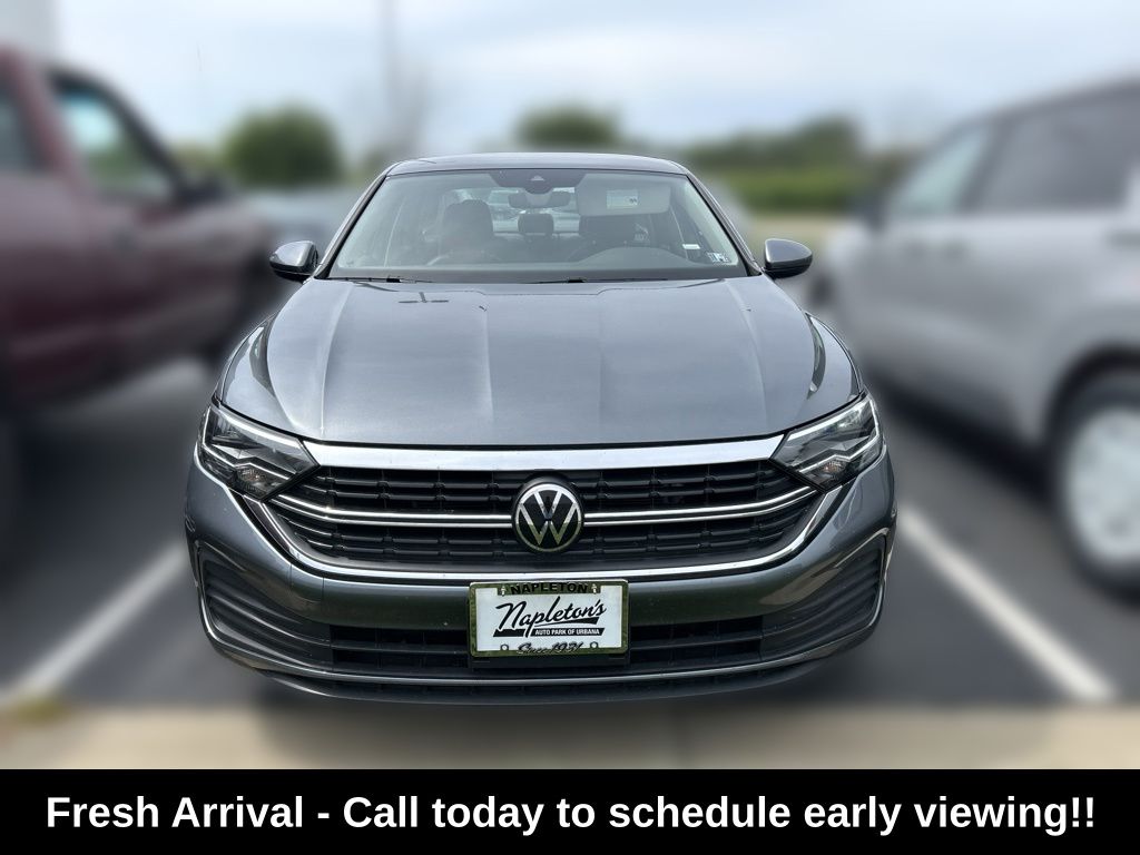 Used 2024 Volkswagen Jetta SE with VIN 3VWEM7BU1RM095596 for sale in Urbana, IL