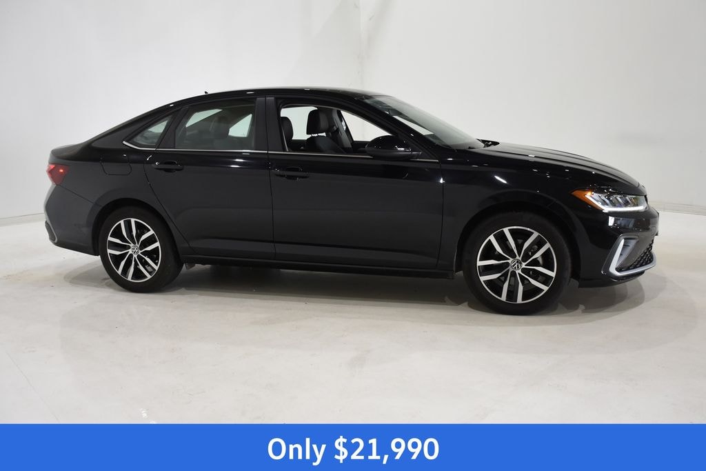 Used 2025 Volkswagen Jetta 1.5T SE Sedan