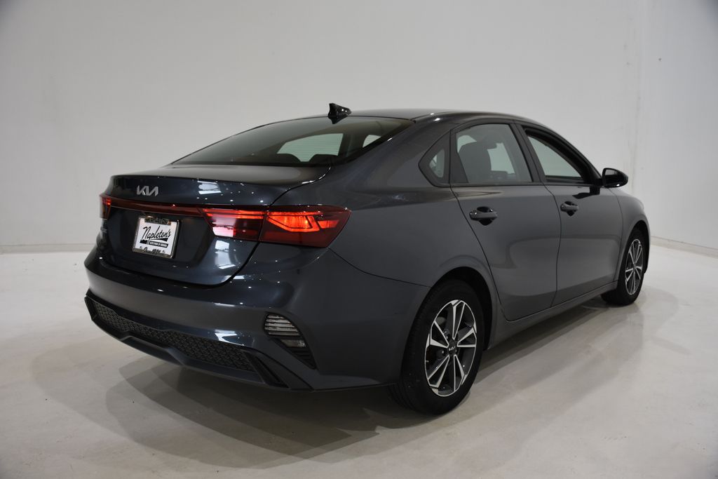 2023 Kia Forte LXS photo 4