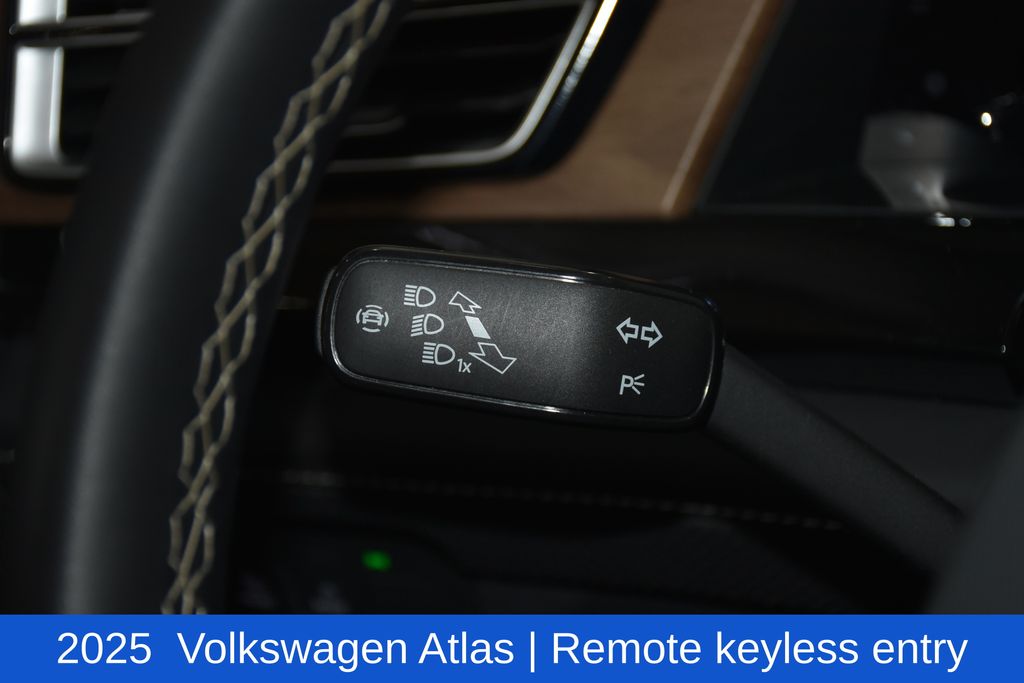 2025 Volkswagen Atlas SE w/Tech - Photo 10