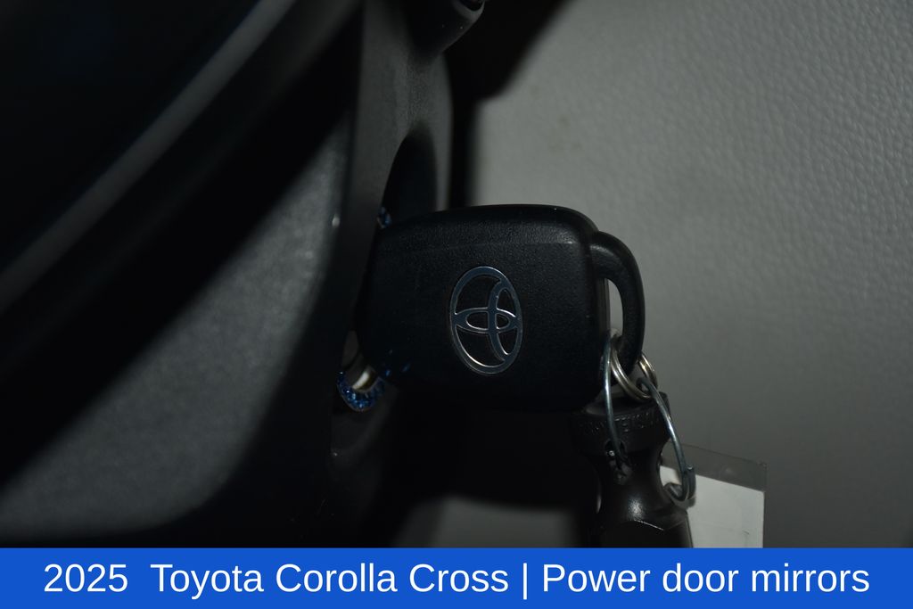 2025 Toyota Corolla Cross L - Photo 14