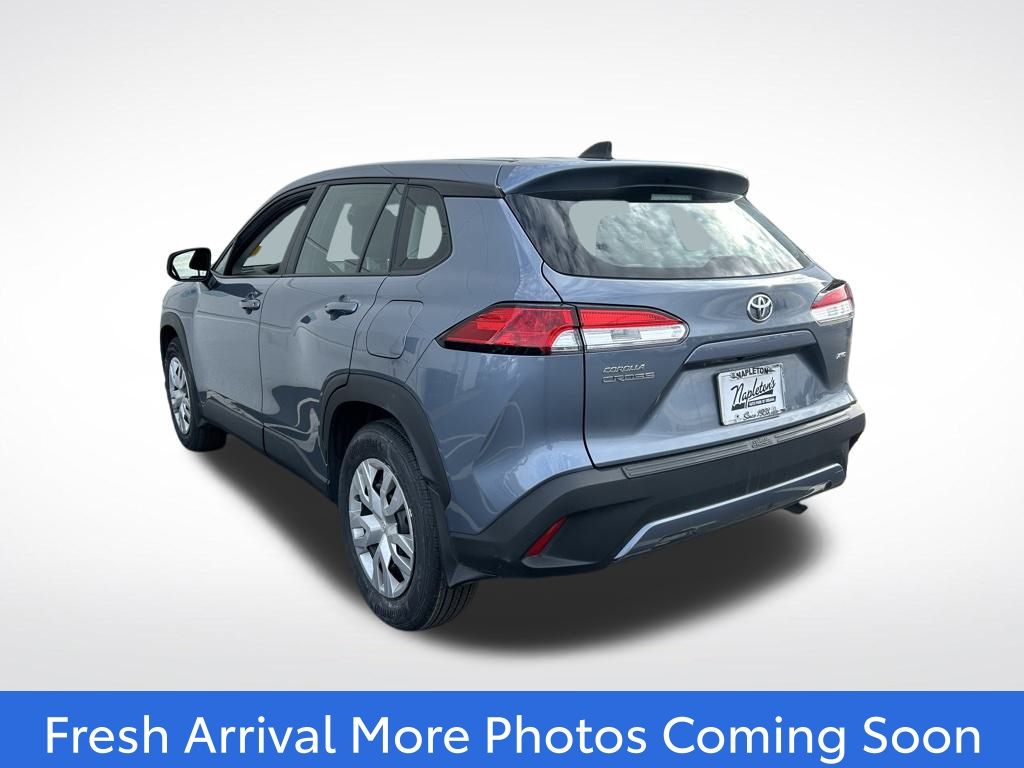 2022 Toyota Corolla Cross L photo 2