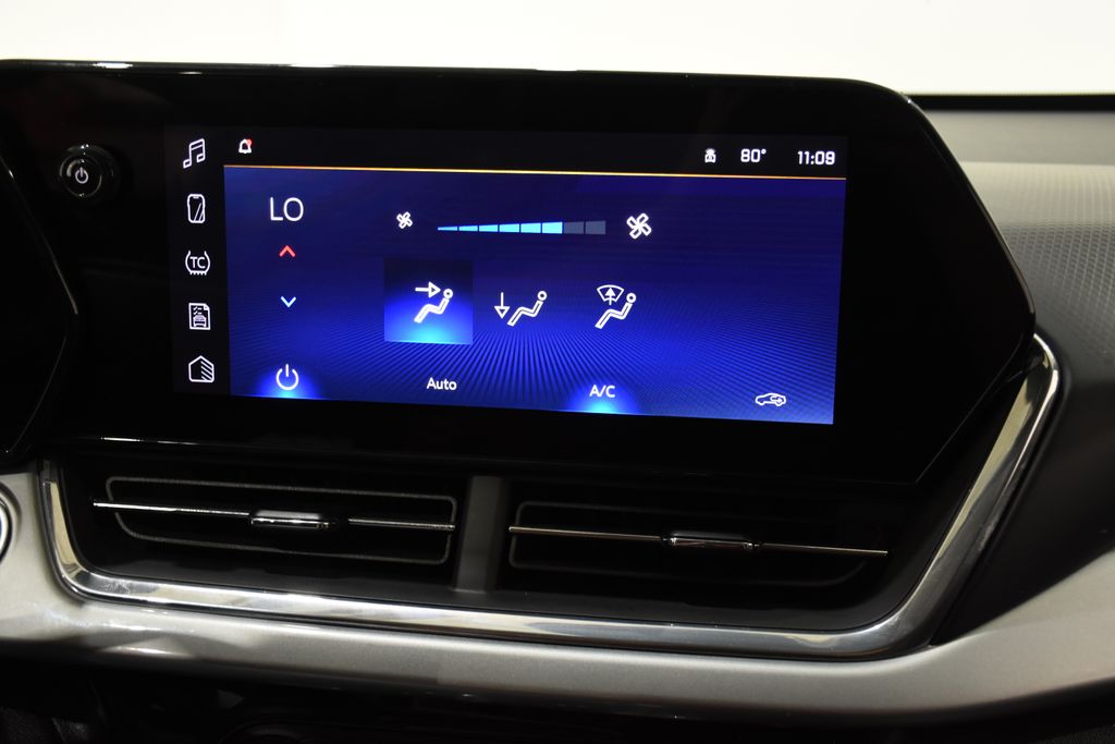 2025 Chevrolet Trax LT - Photo 17