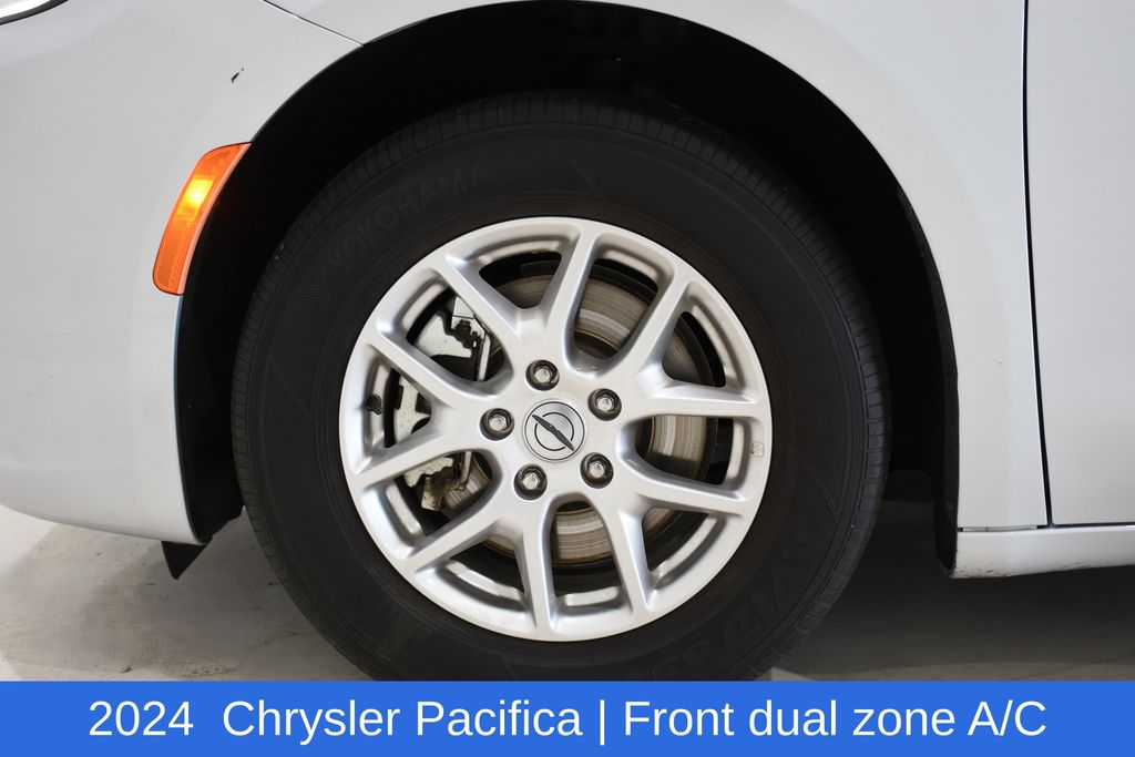 2024 Chrysler Pacifica Touring L - Photo 6