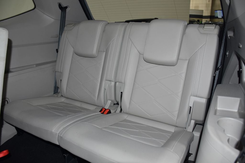 2025 Volkswagen Atlas SE w/Tech - Photo 30