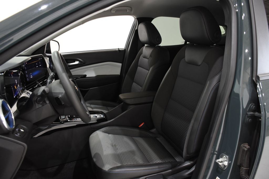 2025 Chevrolet Trax LT - Photo 20