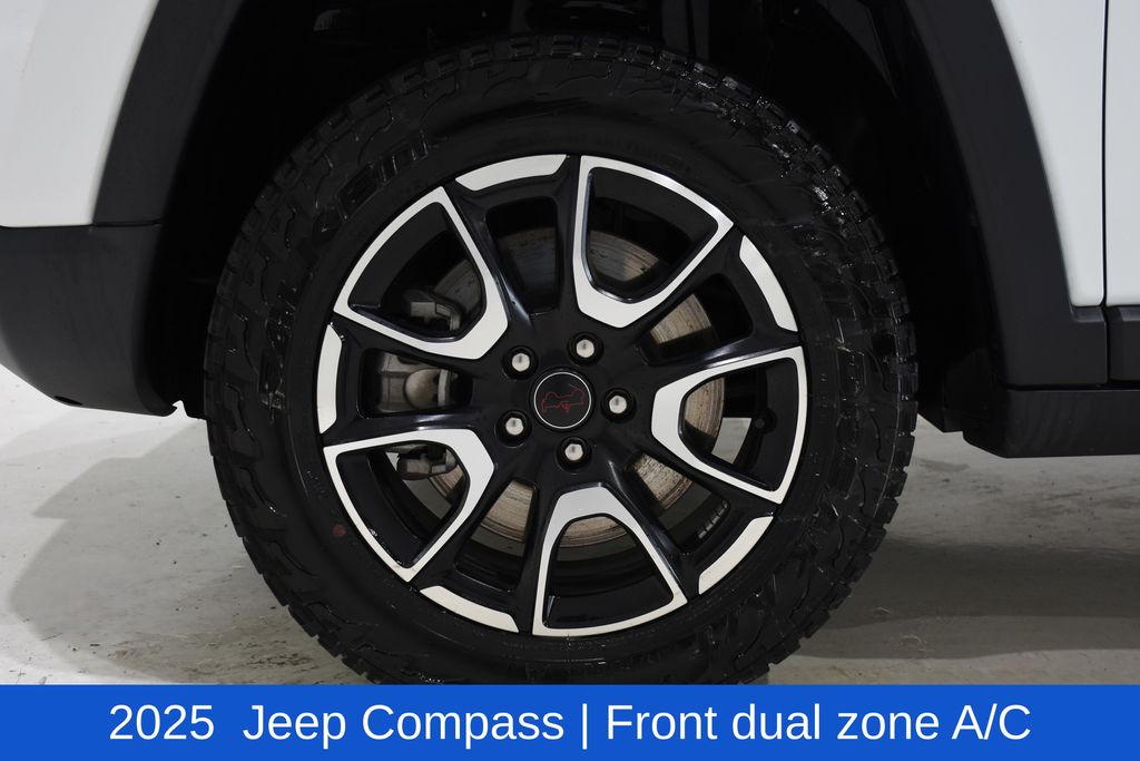 2025 Jeep Compass Trailhawk - Photo 6
