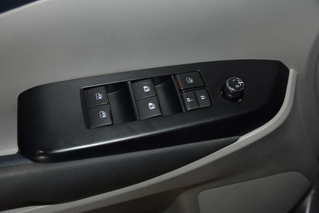 2017 Toyota Highlander LE - Photo 22