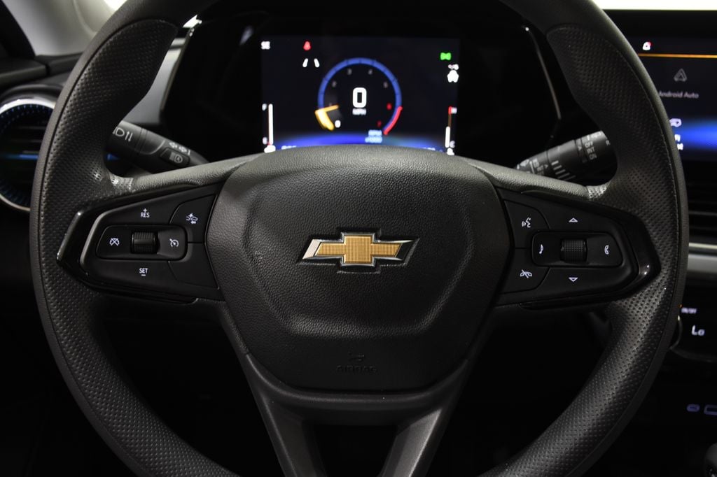 2025 Chevrolet Trax LT - Photo 11