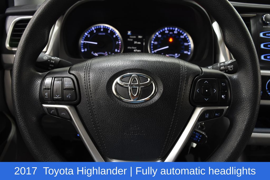 2017 Toyota Highlander LE - Photo 11