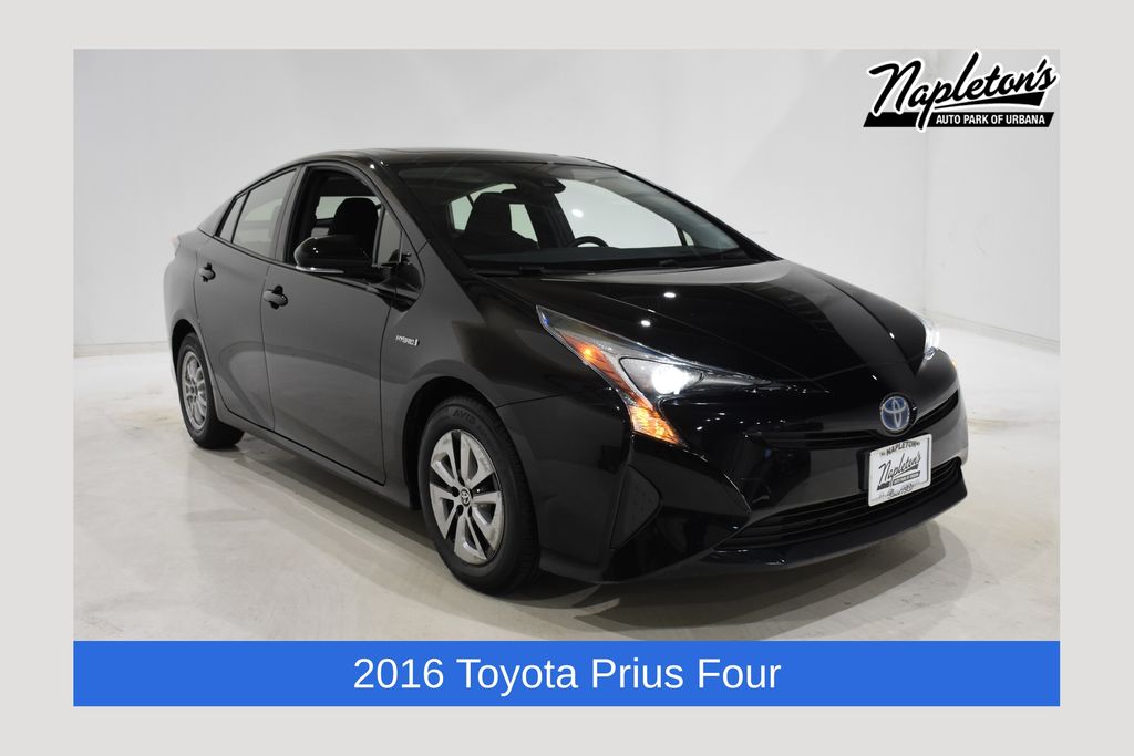 2016 Toyota Prius Three's photo