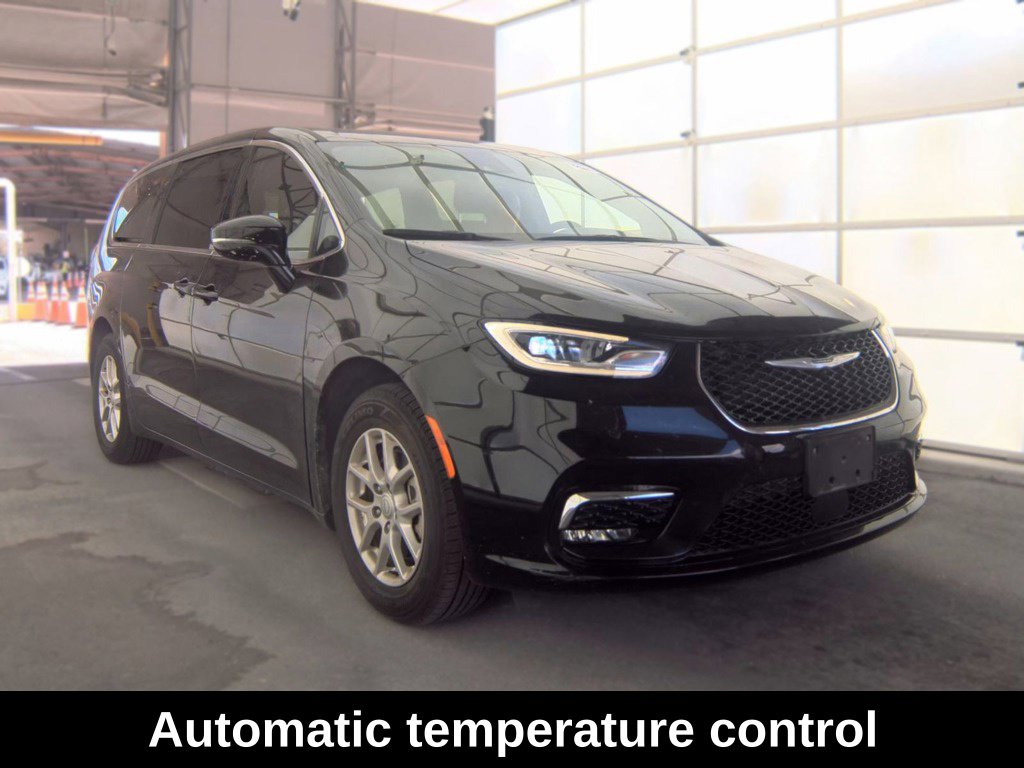 Used 2025 Chrysler Pacifica Select Van Passenger Van