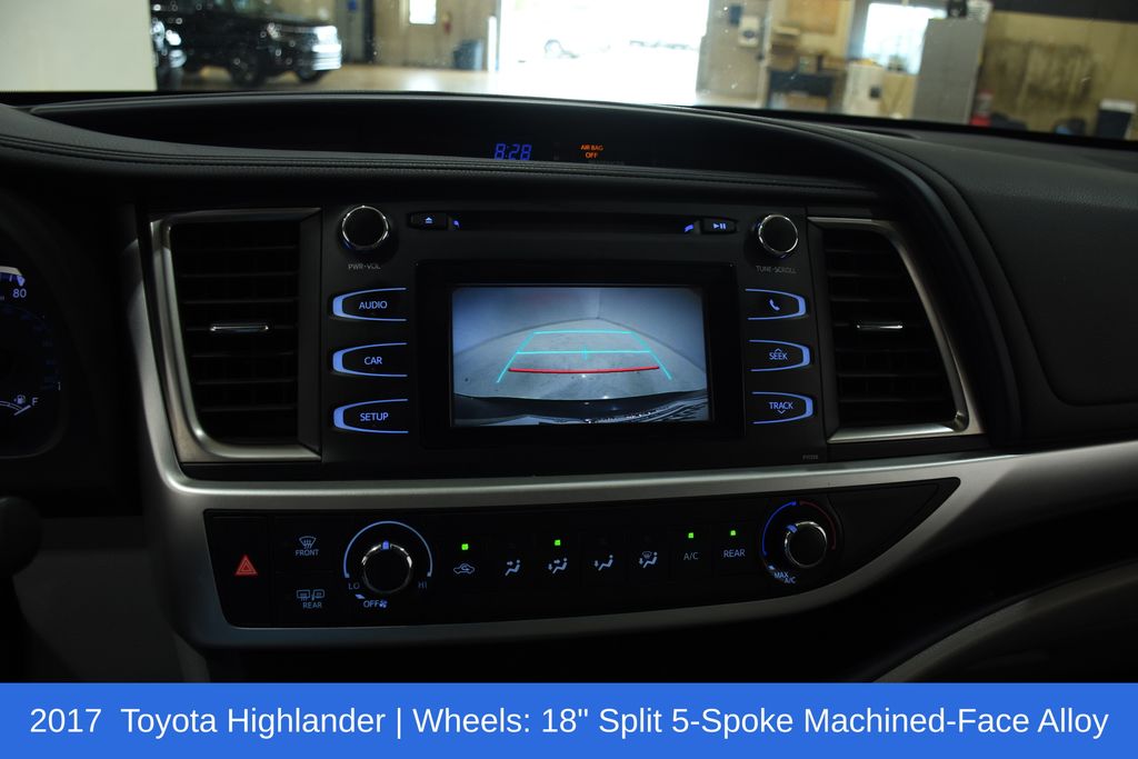2017 Toyota Highlander LE - Photo 18