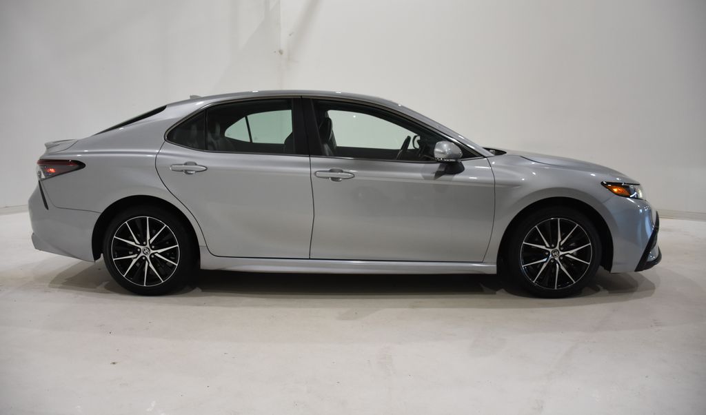 2024 Toyota Camry SE photo 3