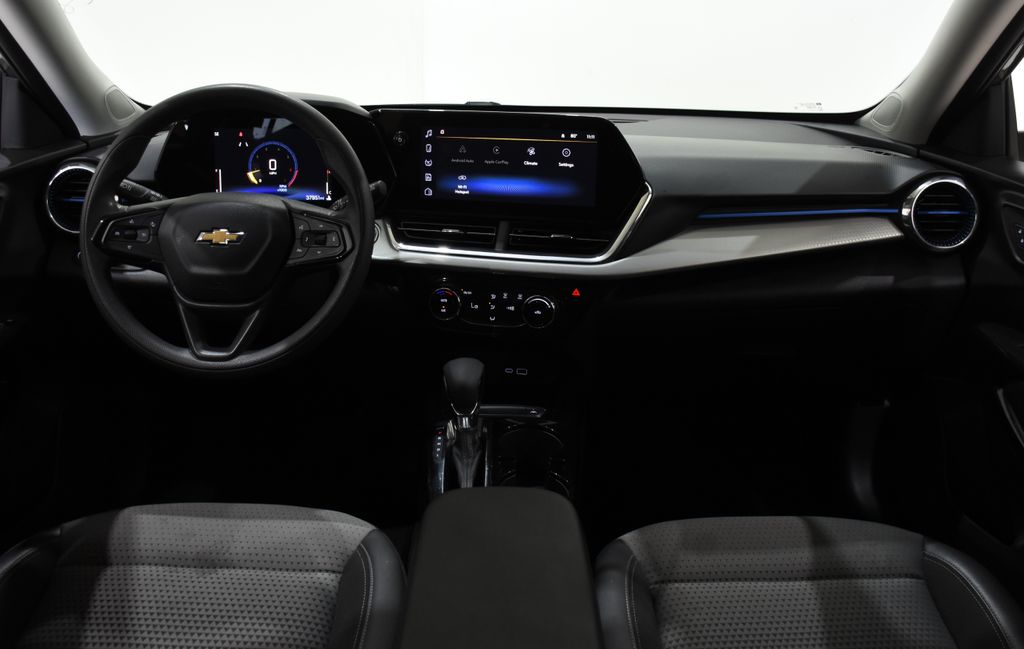 2025 Chevrolet Trax LT - Photo 8