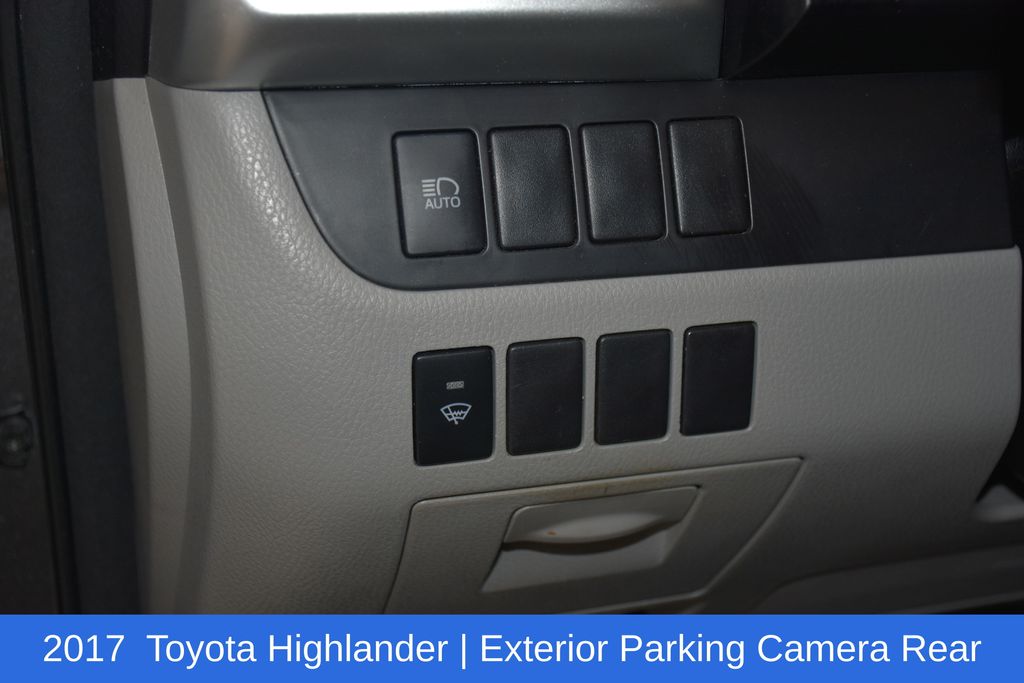 2017 Toyota Highlander LE - Photo 9