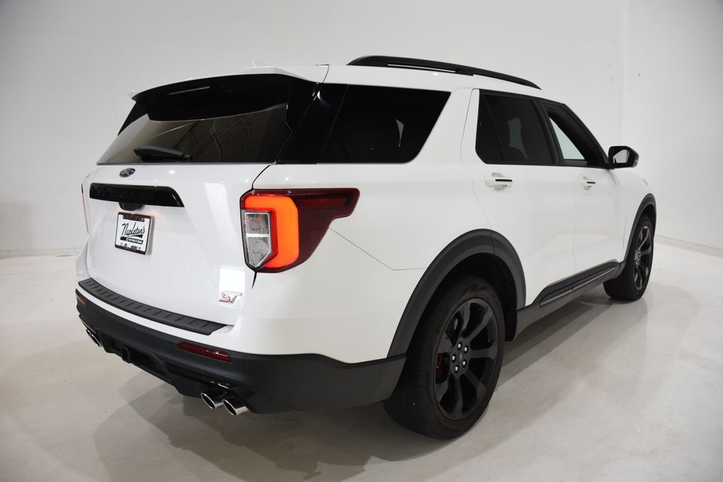 2023 Ford Explorer ST photo 4